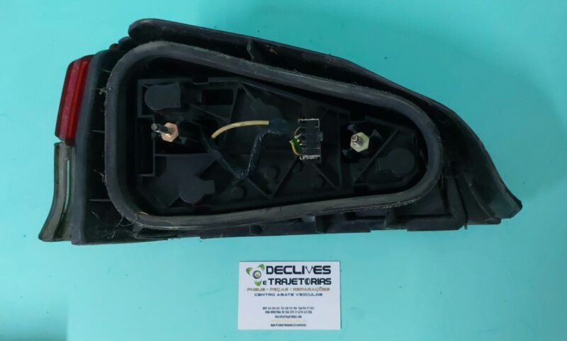 Peugeot 106 Ano 1996 - Farolim Tras Dto - Image 2